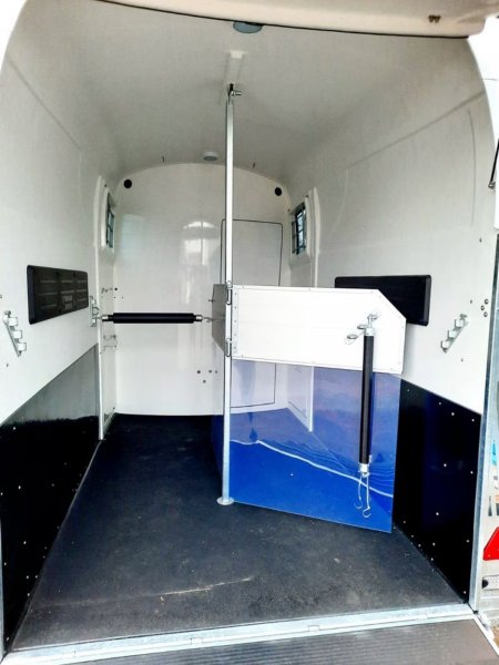 Neues Modell: Pferdeanhnger Careliner XL, schwarz met., 2700kg