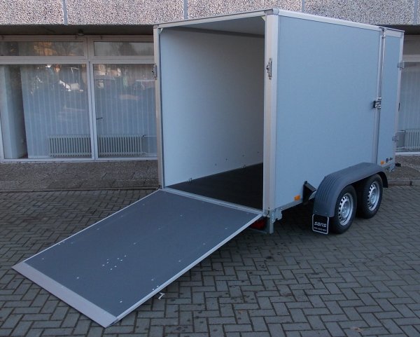 * Saris GO 306 154 180 2700 2, Kofferanh�nger hellgrau, 2700KG zGG, Ladema�e 306x154x180cm mit Rampe