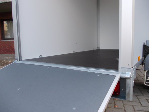 * Saris GO 306 154 180 1500 1, Kofferanh�nger grau, 1500KG zGG, Ladema�e 306x154x180cm, mit Rampe