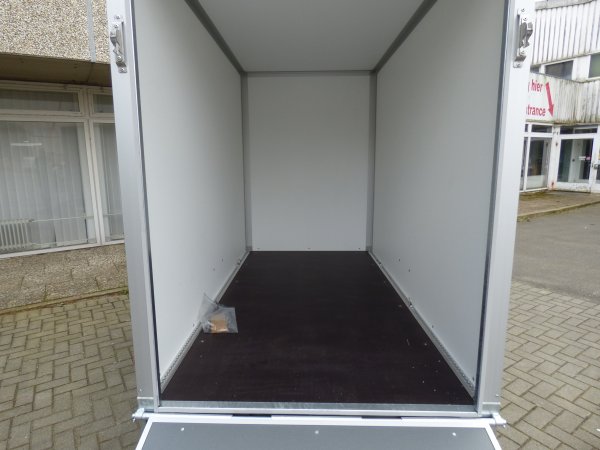 Saris GO 256 134 180 1350 1, Kofferanhnger hellgrau, 1350KG zGG, 256x134x180cm, hinten mit Beladerampe