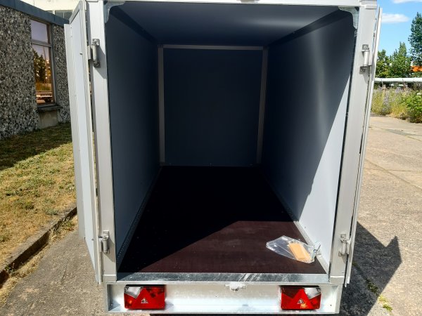 Saris GO 256 134 150 1350 1, Kofferanhnger wei, 1350KG zGG, 256x134x150cm, hinten mit Doppeltr