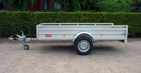 Koch 150.300.13 - Aluanhänger mit Reling, Tempo 100 und 6 Zurrösen, 1300kg, 300x150cm
