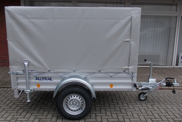 Alutrail 12B22.12 Eco-Edition mit Hochplane 135cm Innenhöhe, Tempo 100 und 2 Heckstützen