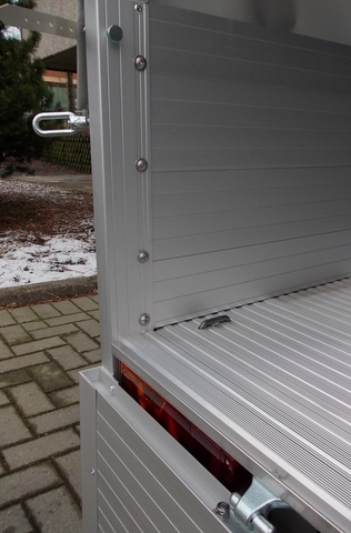 Alutrail 12B22.12 Eco-Edition mit Hochplane 135cm Innenhöhe, Tempo 100 und 2 Heckstützen