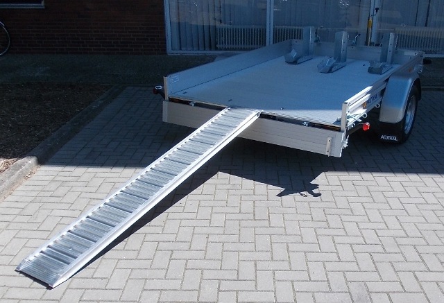 Alutrail 12 Z 26.18 mit drei speziellen Vorderradwippen und Alurampe 200x30cm