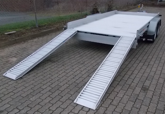 Alutrail 26 F 40.20 mit unterschiebbaren Rampen, Tempo 100 und Winde