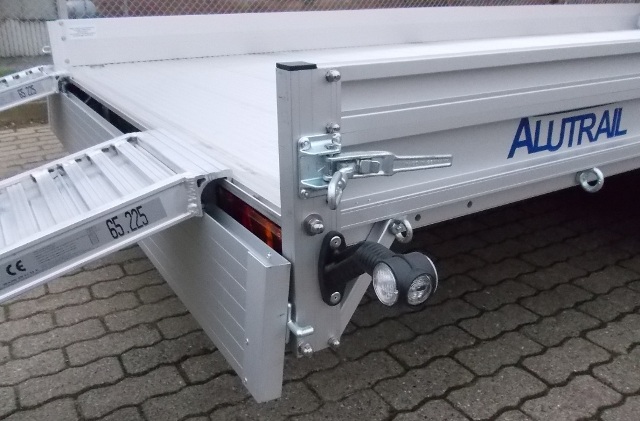 Alutrail 26 F 40.20 mit unterschiebbaren Rampen, Tempo 100 und Winde