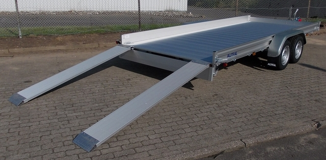 Alutrail 26 F 50.20 mit unterschiebbaren Rampen und Winde