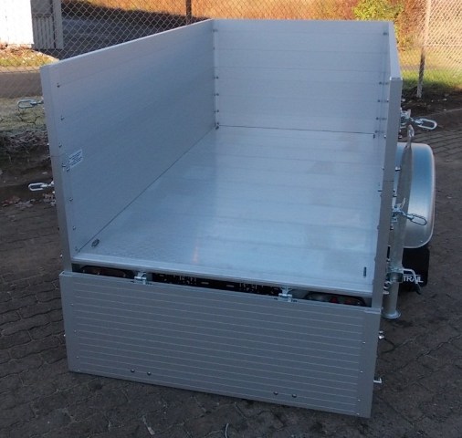 Alutrail 75 U 22.12 mit 30cm ALUTRAIL-Aufsatzbordwänden und 2 Heckstützen