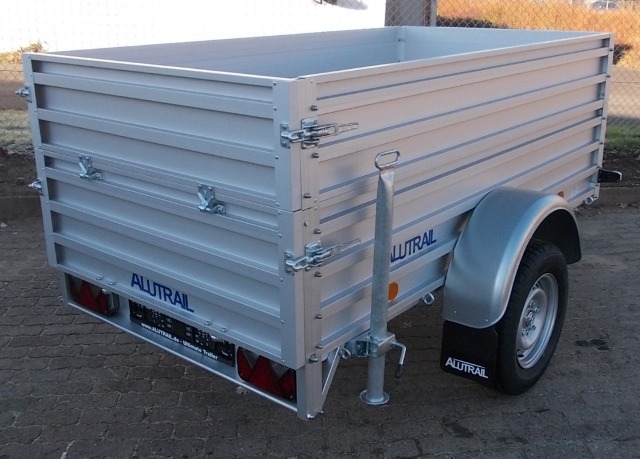 Alutrail 75 U 22.12 mit 30cm ALUTRAIL-Aufsatzbordwänden und 2 Heckstützen