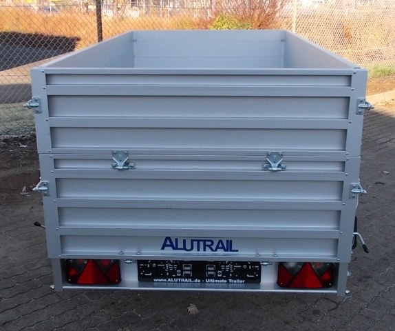 Alutrail 75 U 22.12 mit 30cm ALUTRAIL-Aufsatzbordwänden und 2 Heckstützen