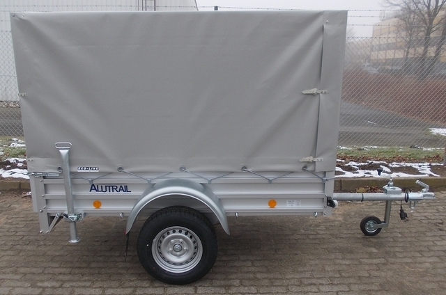 Alutrail 75U22.12 Eco-Edition mit Hochplane 135cm Innenhöhe, Tempo 100 und 2 Heckstützen