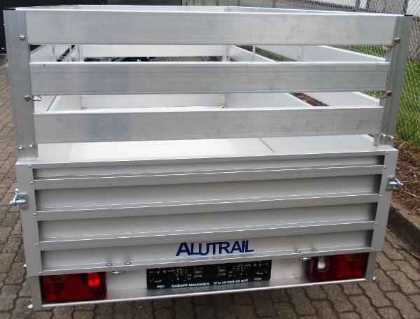 Alutrail 12 B 26.14 mit steckbarer Aufsatzbordwand breiter Abstand