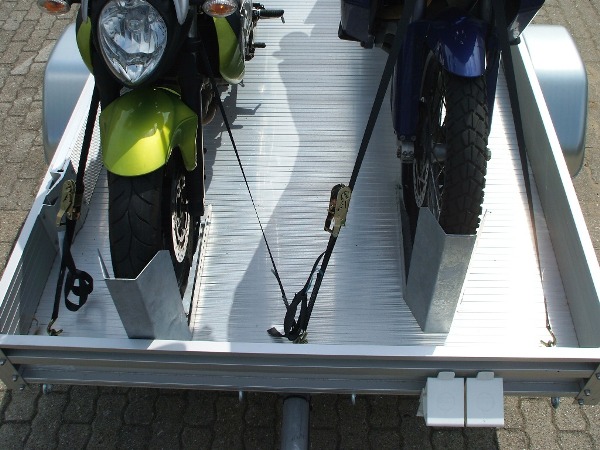 Alutrail 12 Z 26.16 mit 2 Vorderradwippen und 400 kg Alurampe 220x22cm