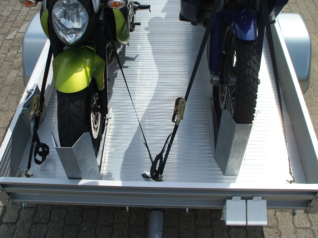 Alutrail 75 Z 26 16 Mit 2 Vorderradwippen Und 400 Kg Alurampe 200x30cm Pkw Anhanger Von Kroger Fahrzeugbau Anhanger Gunstig Kaufen