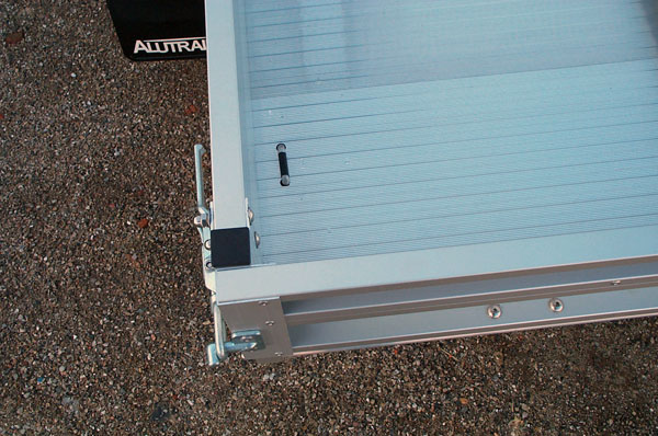 Alutrail 75 Z 26.18 mit 3 Vorderrad-Wippen und Alurampe 200x30cm