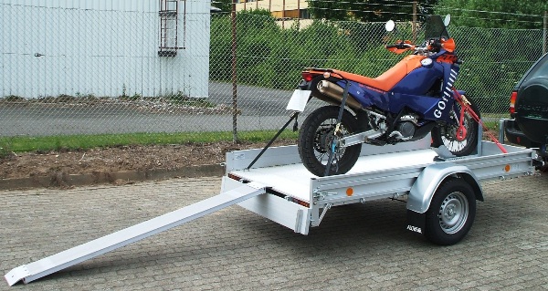 Alutrail 12 Z 26.14 mit Vorderradwippe und 400 kg Alurampe 200x30cm