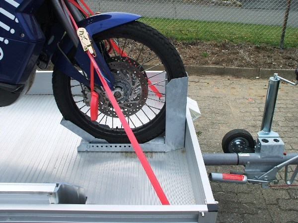 Alutrail 12 Z 26.14 mit Vorderradwippe und 400 kg Alurampe 200x30cm
