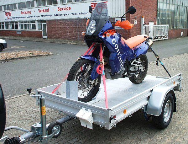 Alutrail 12 Z 26.14 mit Vorderradwippe und 400 kg Alurampe 200x30cm