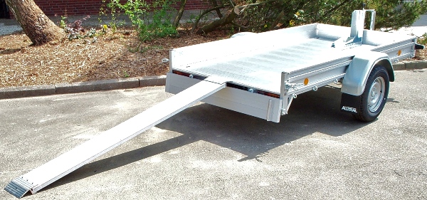 Alutrail 12 Z 26.14 mit Vorderradwippe und 400 kg Alurampe 200x30cm