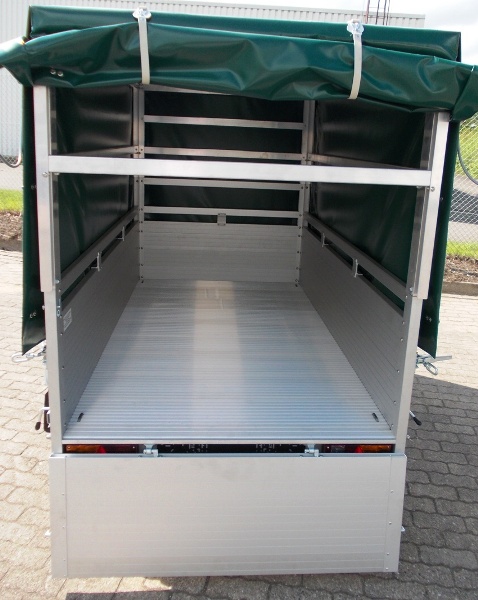 Alutrail 75 UL 22.12 mit Hochplane 130cm Innenhöhe und 2 Heckstützen