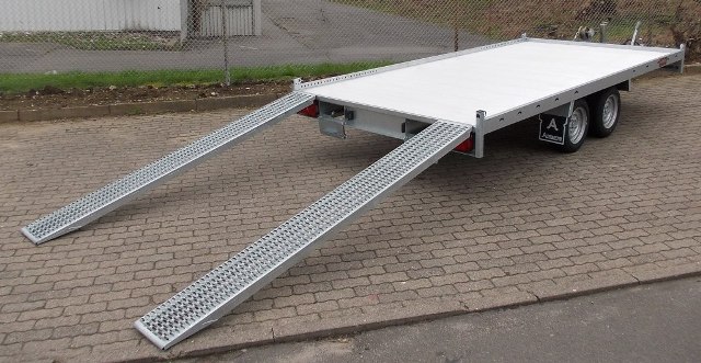 Anssems MSX 3000.405x200 mit Aluboden, Winde auf Bock und 2,5m langen Stahlrampen