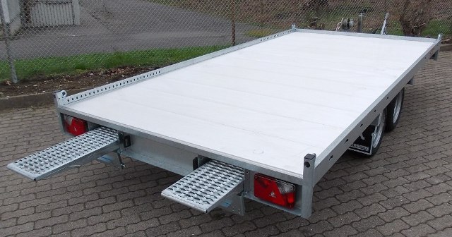 Anssems MSX 3000.405x200 mit Aluboden, Winde auf Bock und 2,5m langen Stahlrampen