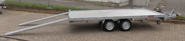 Anssems MSX 3000.405x200 mit Aluboden, Winde auf Bock und 2,5m langen Stahlrampen