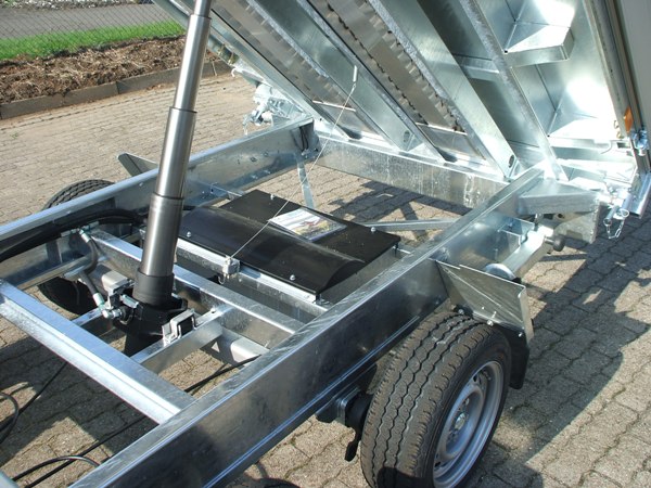 Hapert Cobalt HM-2 Ferro, 305x180cm, Dreiseitenkipper mit Rampen und Stützen, e- und Handpumpe, 3500KG zul. GG