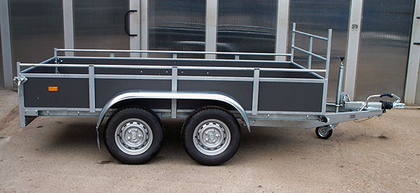 Hapert K2700, 301x151cm, Lademaß, Holzbordwände