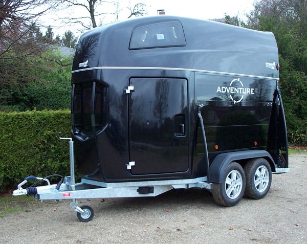Henra Adventure XL, Alu, 2700 kg , kompl. in einer Farbe lackiert, Vollausstattung