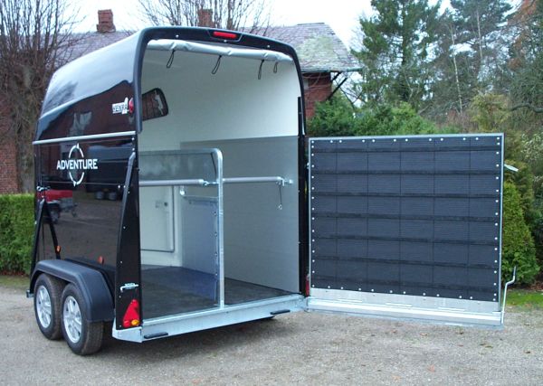 Henra Adventure XL, Alu, 2700 kg , kompl. in einer Farbe lackiert, Vollausstattung