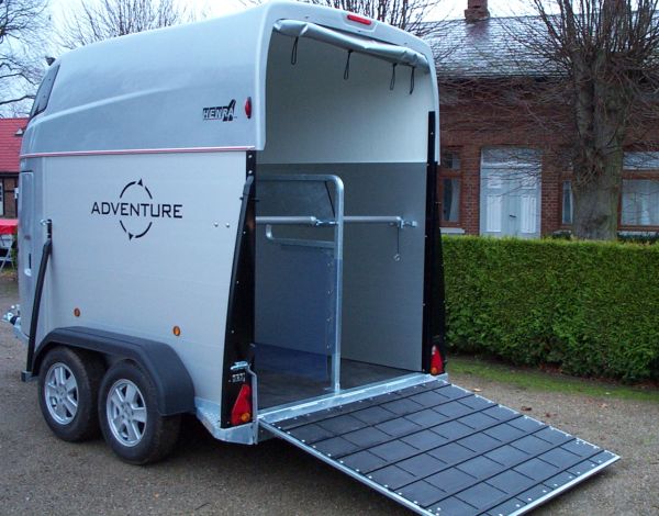 Henra Adventure  XL, Alu, 2700 kg , ganz in Silber, Vollausstattung