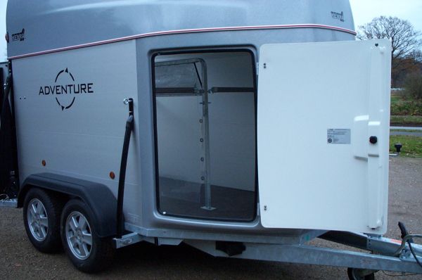 Henra Adventure  XL, Alu, 2700 kg , ganz in Silber, Vollausstattung