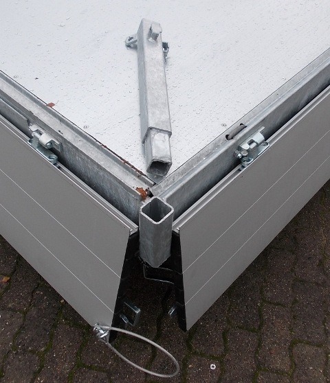 Henra KP354020TR Tridem-Dreiseitenkipper mit E- und Nothandpumpe und Rampenschubladen, 3500kg zGG, Lademaße:401x202x30cm