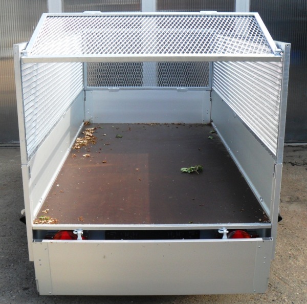 Humbaur HA 132513 mit Bugklappe und 62cm Laubgitteraufsatz