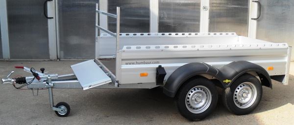 Humbaur HA 202513 mit Lochreling und Leitergestell