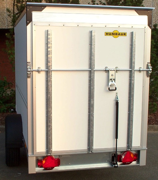 Humbaur HK 132513-15P mit Auffahrrampe