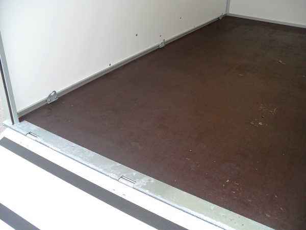 Humbaur HK 253015-18P mit Auffahrrampe