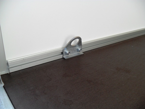 Humbaur HK 253015-18P mit Auffahrrampe