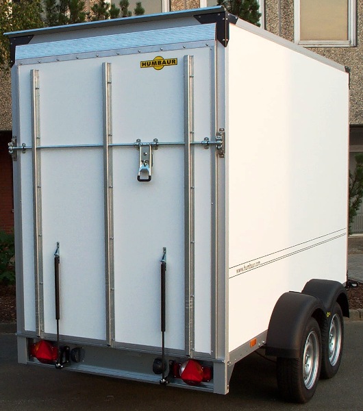 Humbaur HK 253015-20P mit Auffahrrampe