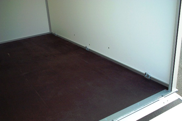 Humbaur HK 253015-20P mit Auffahrrampe