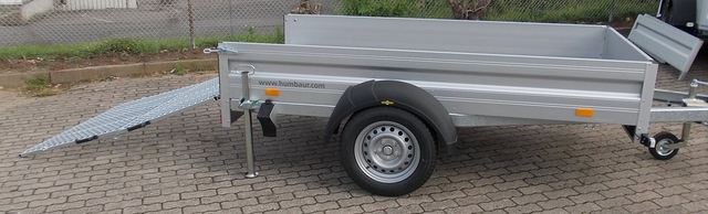 Humbaur HA 132513 mit Bugklappe 2 Stützen und Überfahrwand