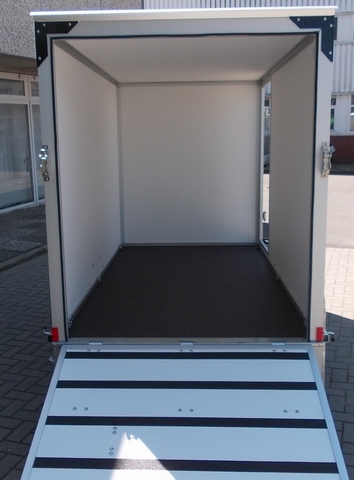 Humbaur HK 132513-15P mit Auffahrrampe und Seitentür, incl. 2 Heckstützen