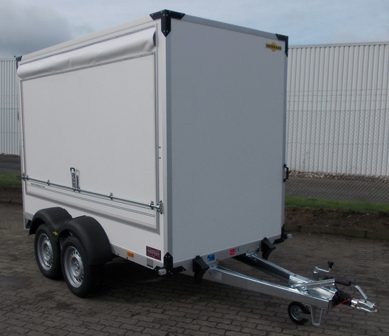 Humbaur HK 253015-20P mit Auffahrrampe und seitlichen Verkaufsklappen