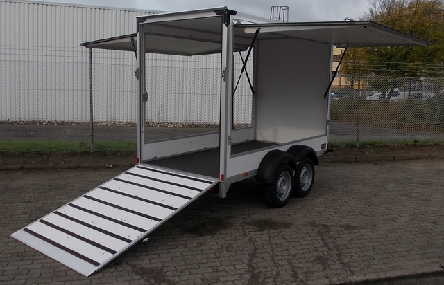 Humbaur HK 253015-20P mit Auffahrrampe und seitlichen Verkaufsklappen