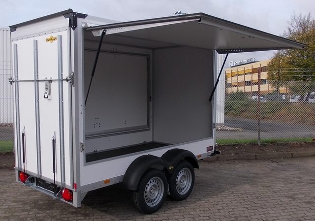 Humbaur HK 253015-20P mit Auffahrrampe und seitlichen Verkaufsklappen