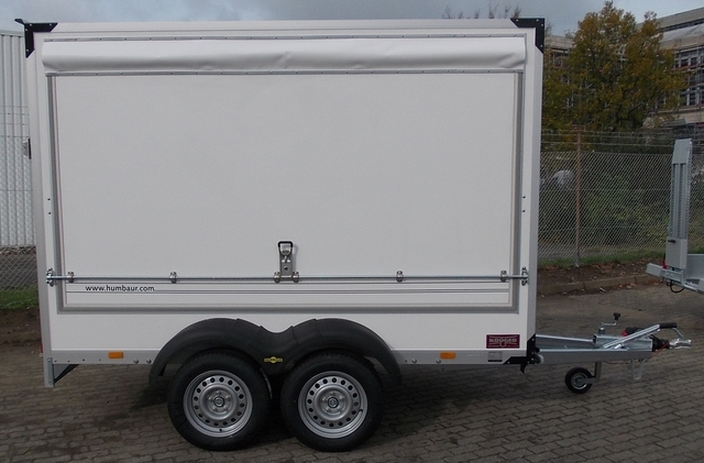 Humbaur HK 253015-20P mit Auffahrrampe und seitlichen Verkaufsklappen