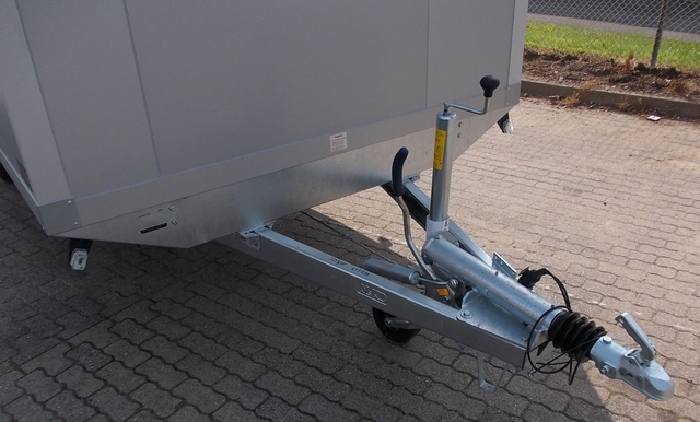 Humbaur HK 356020-20S in weß, Innenhöhe: 2,20m mit Seitentüre rechts mittig, 2 Schwerlaststützen