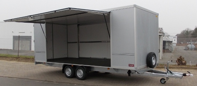 Humbaur HK 356024-20S mit Verkaufsklappen rechts und links, Stäbchenzurrleiste, Rampen in Schächten und Ersatzrad mit Halter